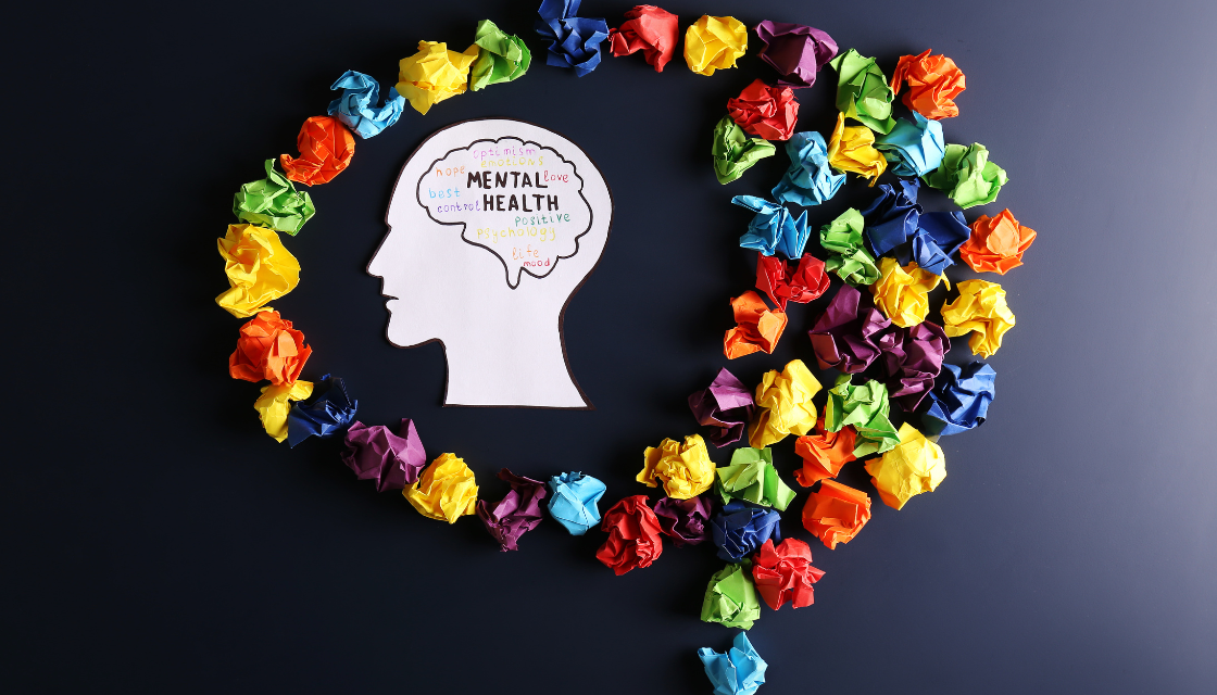 Die Illustration eines Kopfes voller bunter Gedanken steht für kreative und leicht umsetzbare mentale Gesundheit Tipps, die Klarheit und Positivität fördern. Die bunten Papierknäuel zeigen, wie vielfältig Wege zu mentaler Balance sein können.